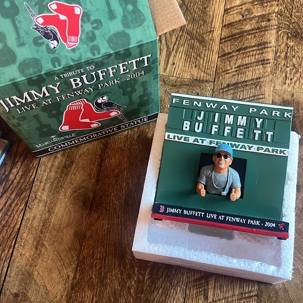 Exclusive item: Jimmy Buffett live at Fenway Park - 2004 Commemorative Statue